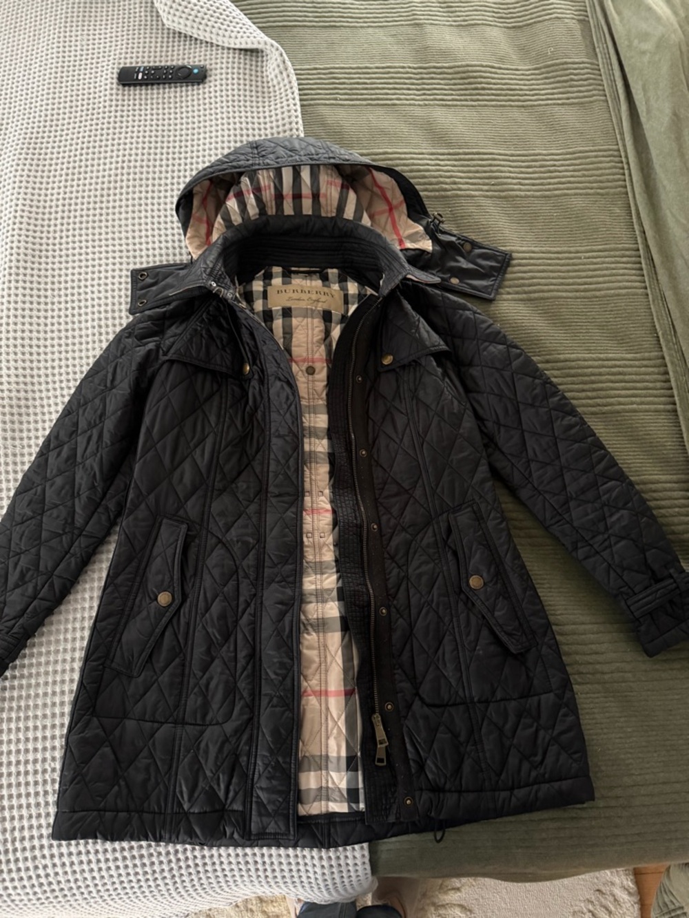 Burberry Quilted Jacket with Beige and Black Signature Stripe Lining women’s M